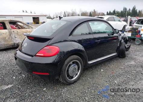 2016 Volkswagen Beetle 1.8T Classic z USA, uszkodzony, nr VIN 3VWF17AT6GM636354